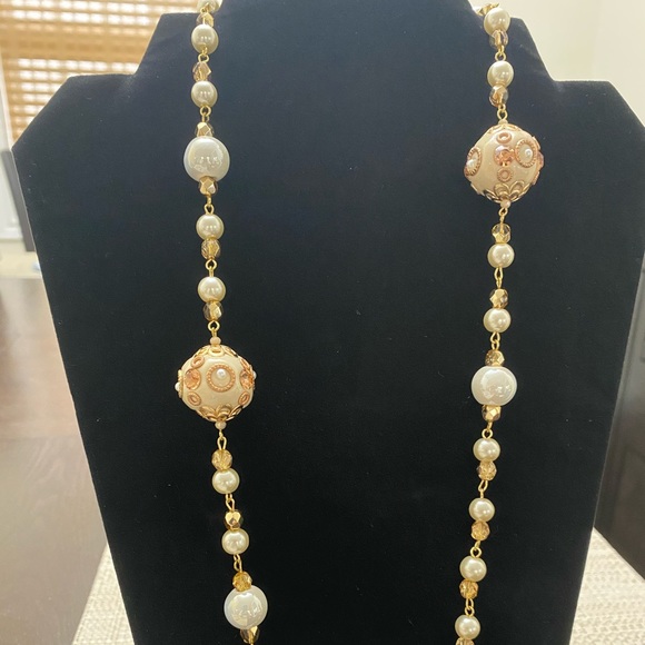 J: Pearl Necklace - Picture 3 of 10